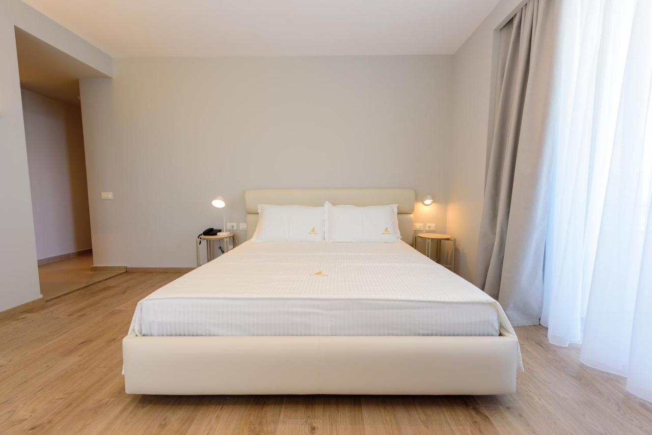 Hotel Navy